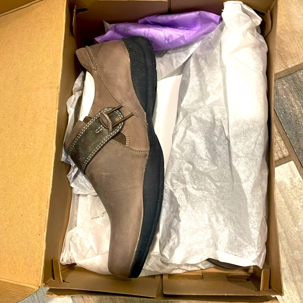 Clarks NIB